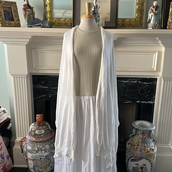 Elegant DKNY Light White Wrap Sweater Shawl - Picture 4 of 4
